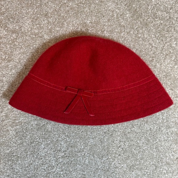GAP Red Wool Cloche Hat with Velvet Ribbon - Women's Fashion Accessory - Picture 1 of 5